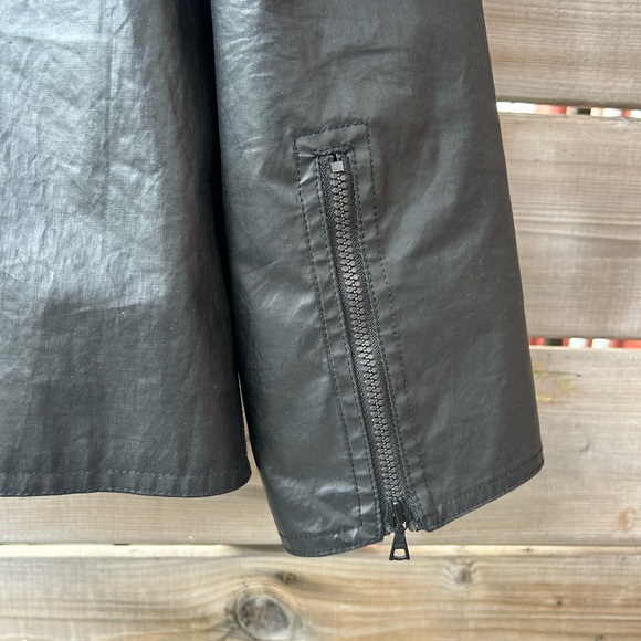 M0851 Shimmery Rain-Repellent jacket – Made in Canada - Picture 8 of 10